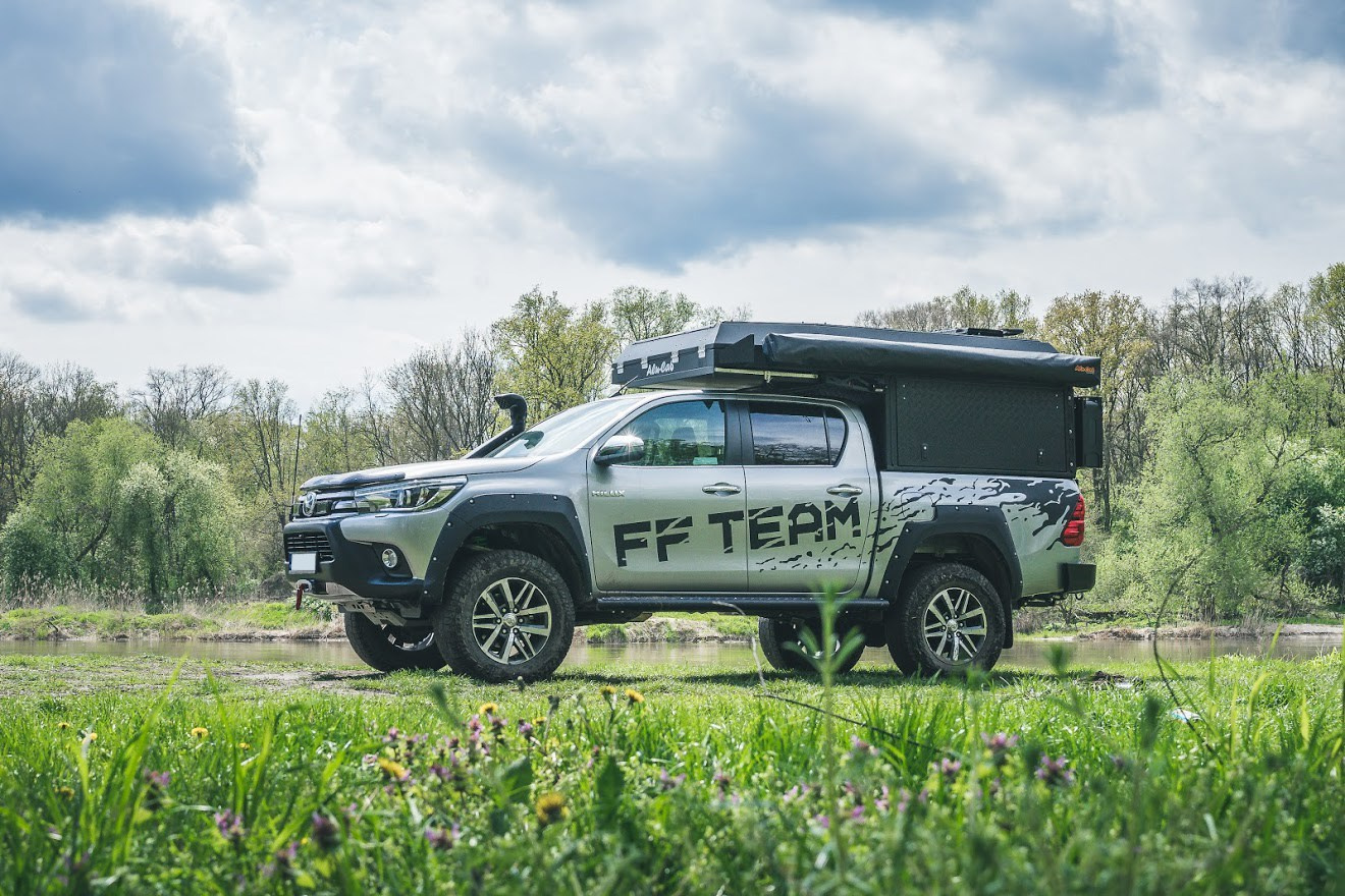 TOYOTA HILUX od RAYO