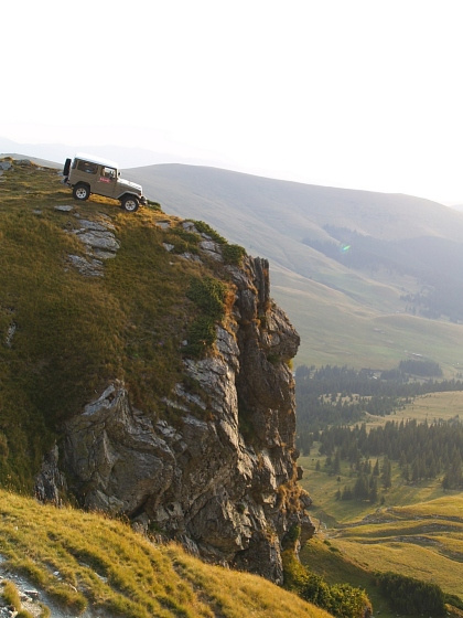 Land Cruiser FJ40 - renowacja expedycja.pl