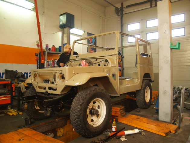 Land Cruiser FJ40 - renowacja expedycja.pl