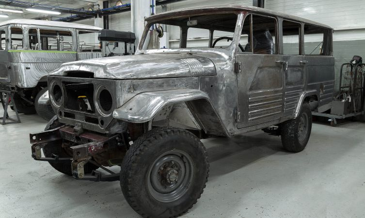 Odrestaurowany Land Cruiser FJ45LV