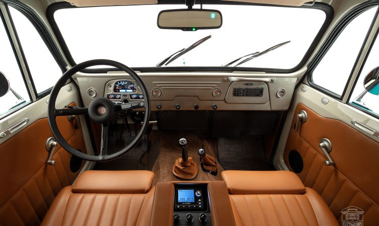 Odrestaurowany Land Cruiser FJ45LV