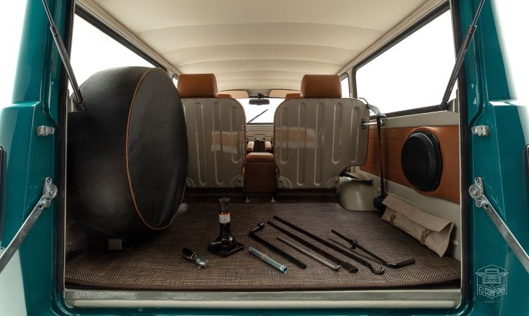 Odrestaurowany Land Cruiser FJ45LV