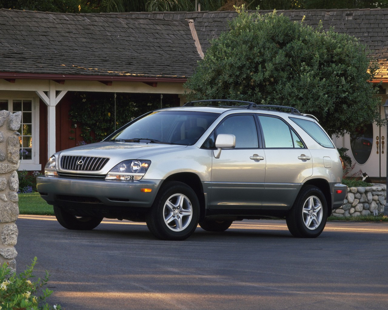 Lexus RX - ikona hybrydowych SUV-ów