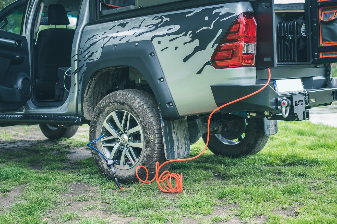 TOYOTA HILUX od RAYO