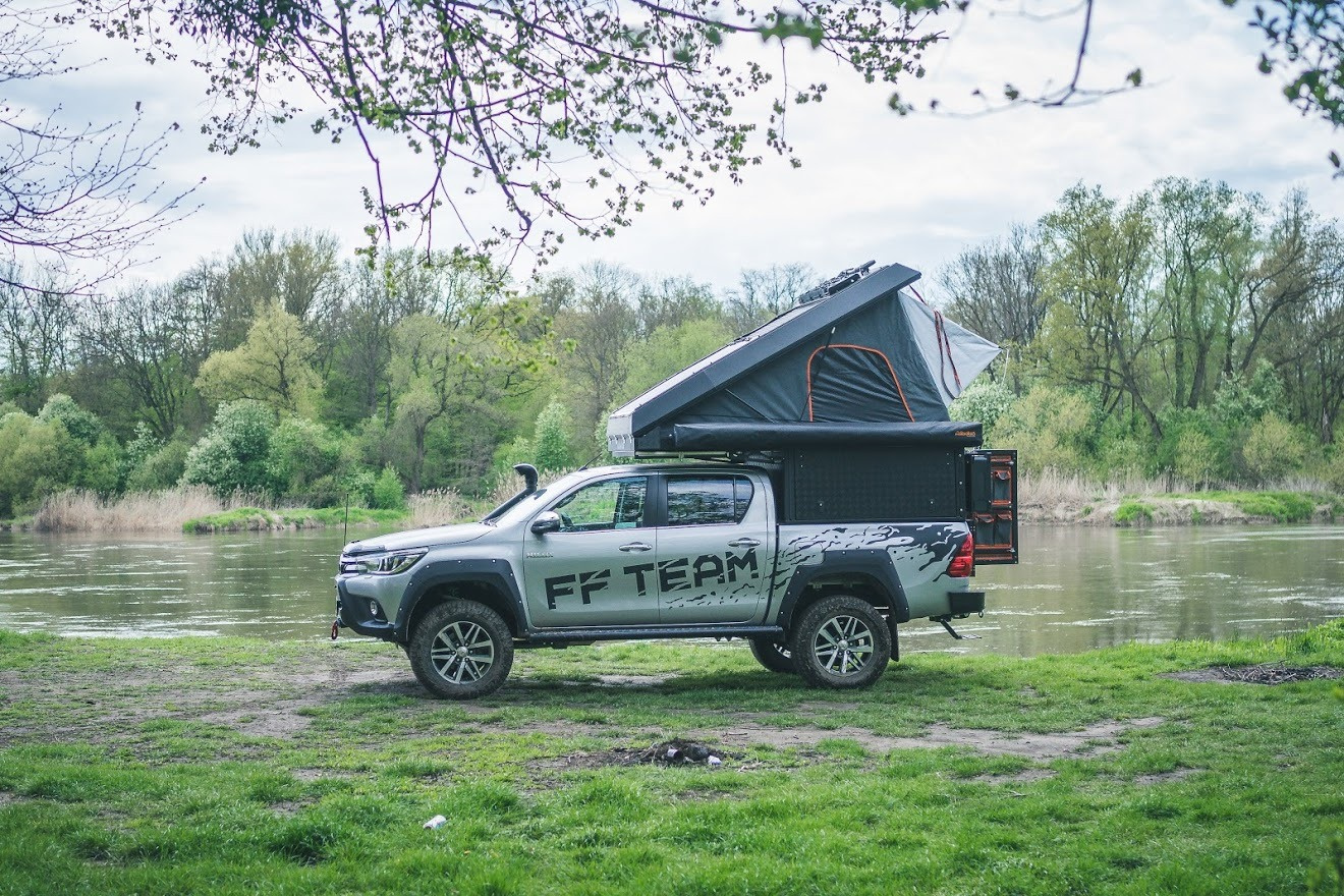 TOYOTA HILUX od RAYO