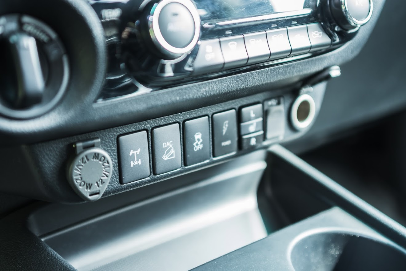 TOYOTA HILUX od RAYO