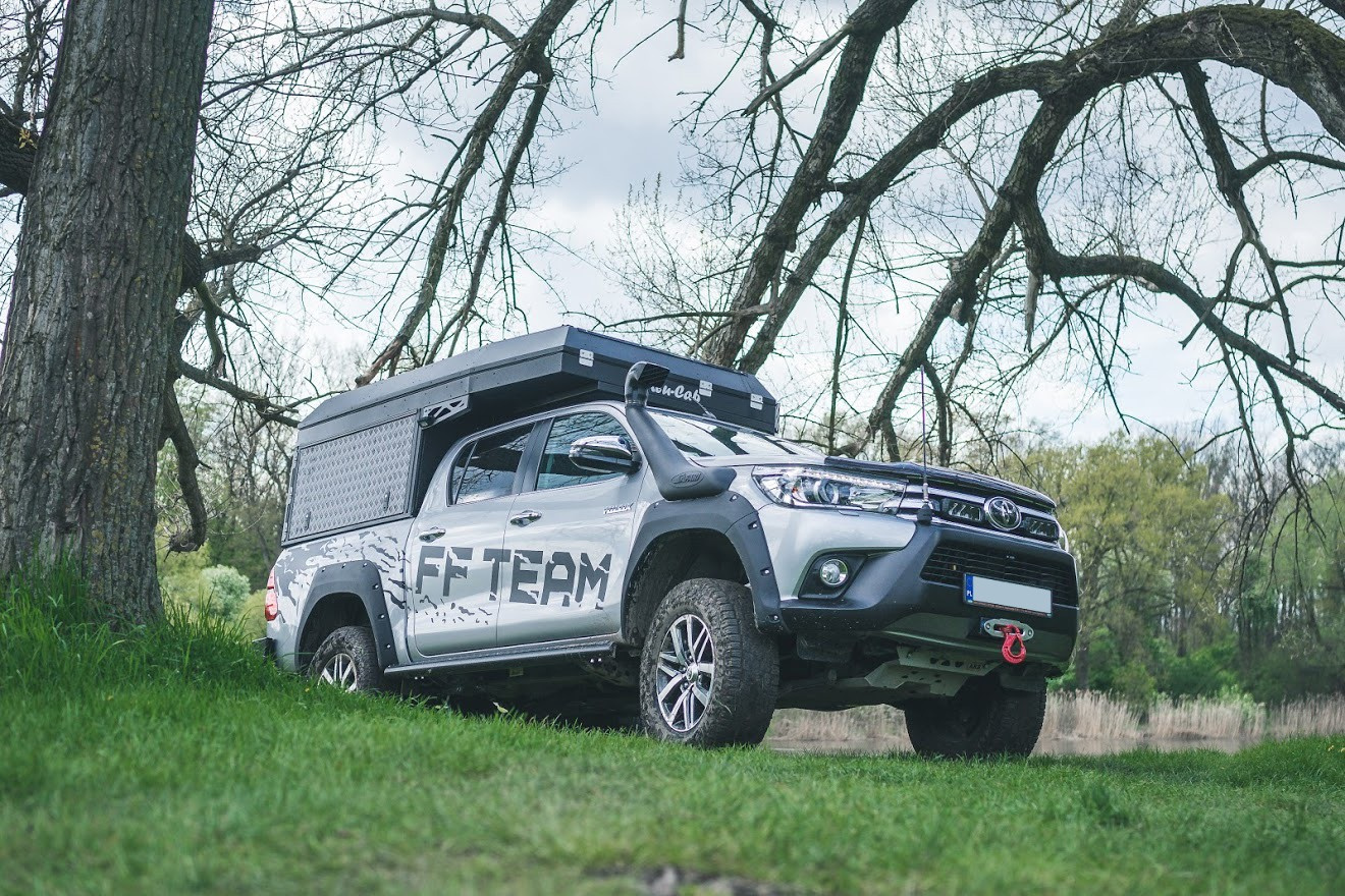 TOYOTA HILUX od RAYO