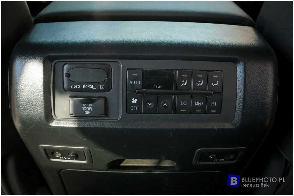 Toyota Sequoia Arka