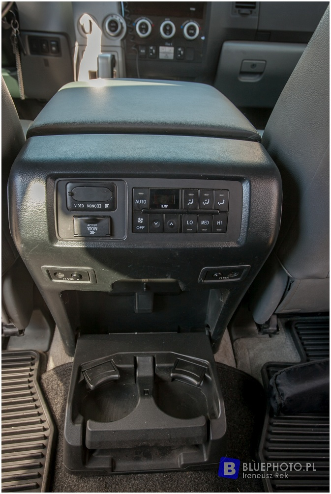 Toyota Sequoia Arka