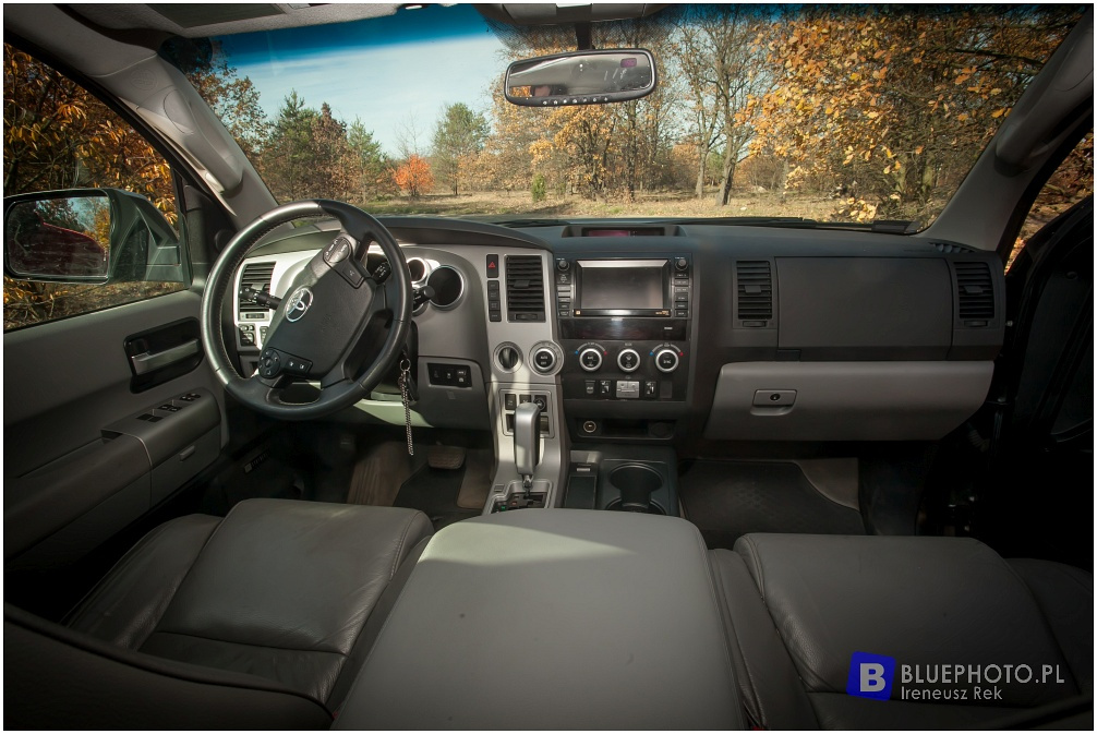 Toyota Sequoia Arka