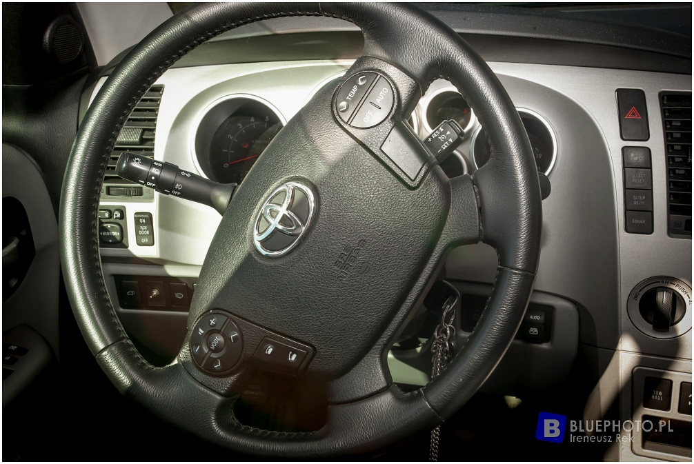 Toyota Sequoia Arka