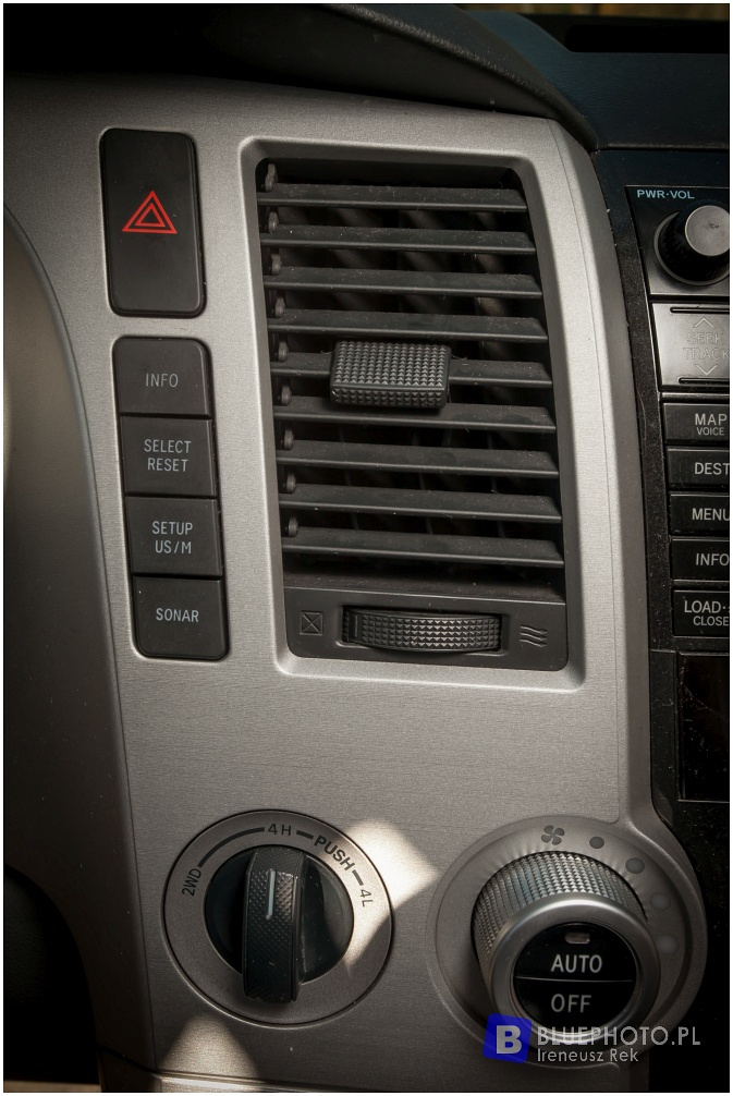 Toyota Sequoia Arka