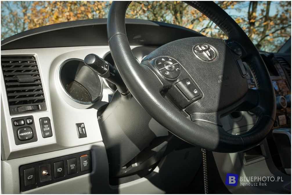 Toyota Sequoia Arka