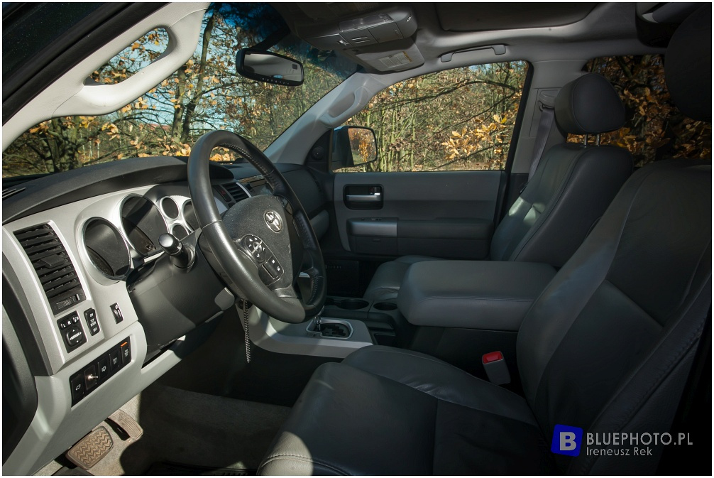 Toyota Sequoia Arka