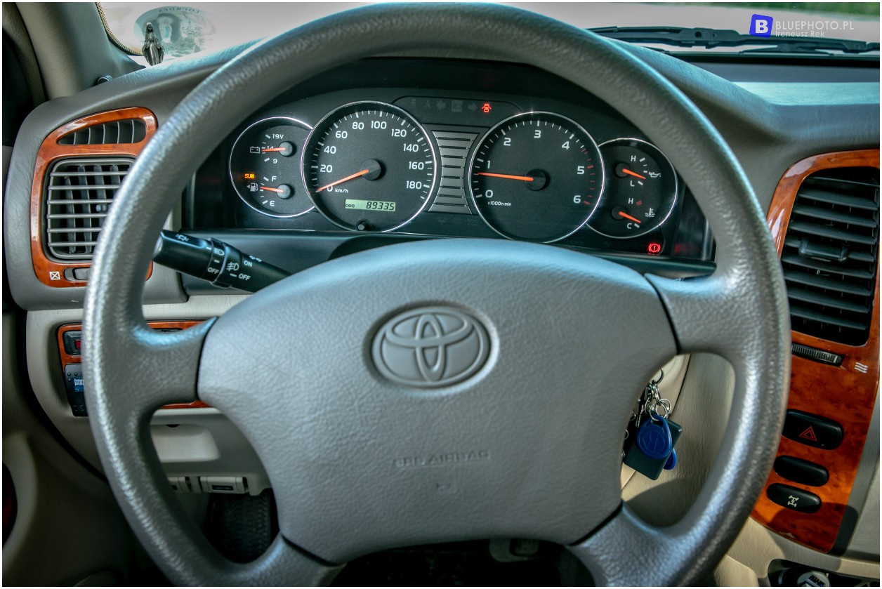 Toyota Land Cruiser HZJ105