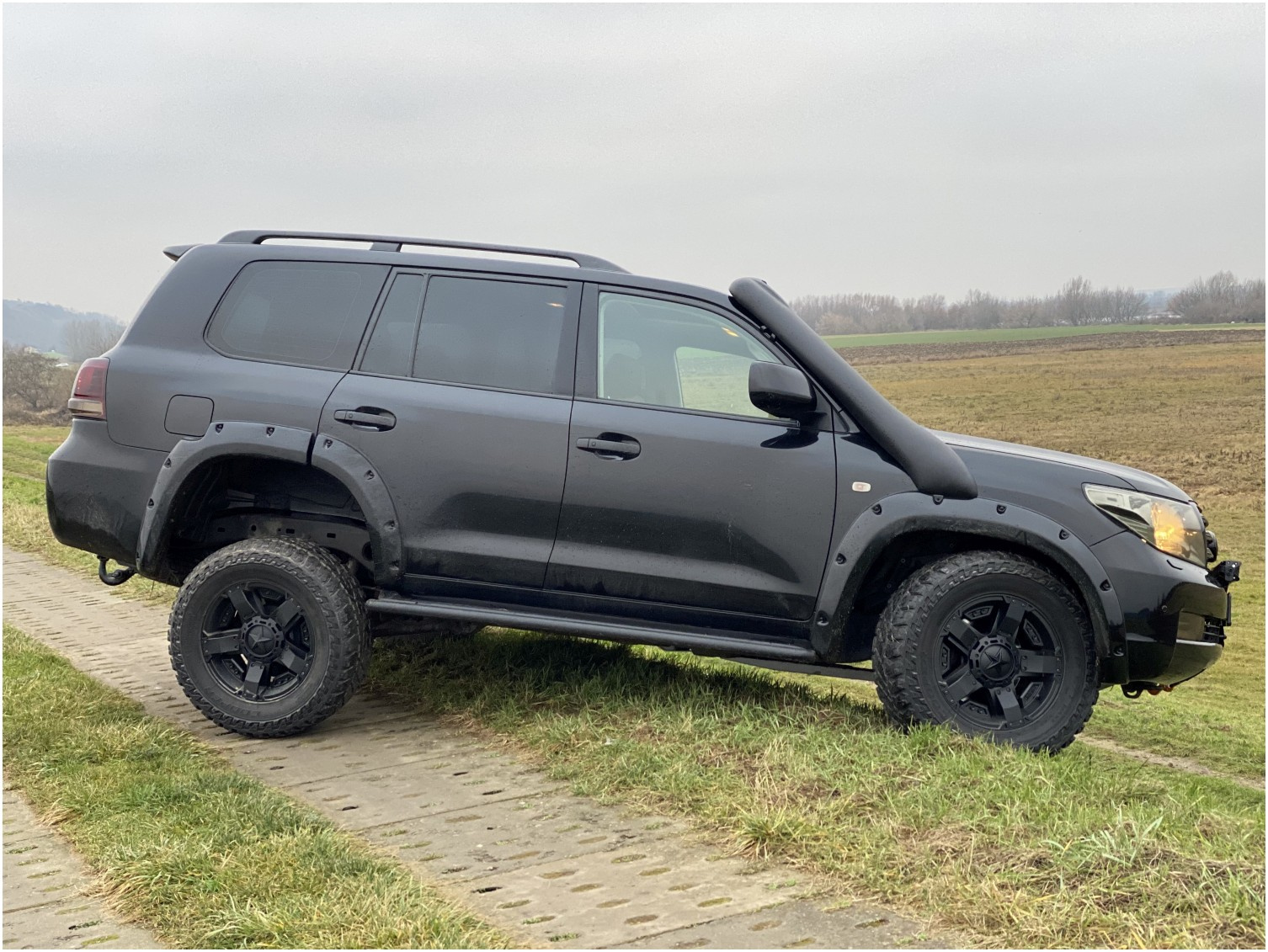 Toyota Land Cruiser 200 - na wyprawę