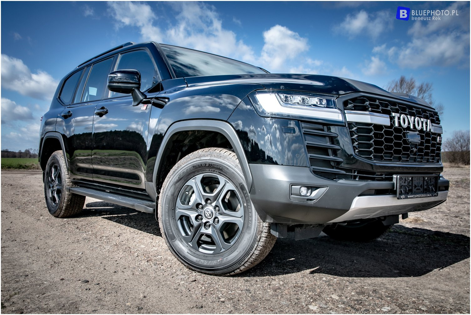 Toyota Land Cruiser 300 GR od CARSDUBAI