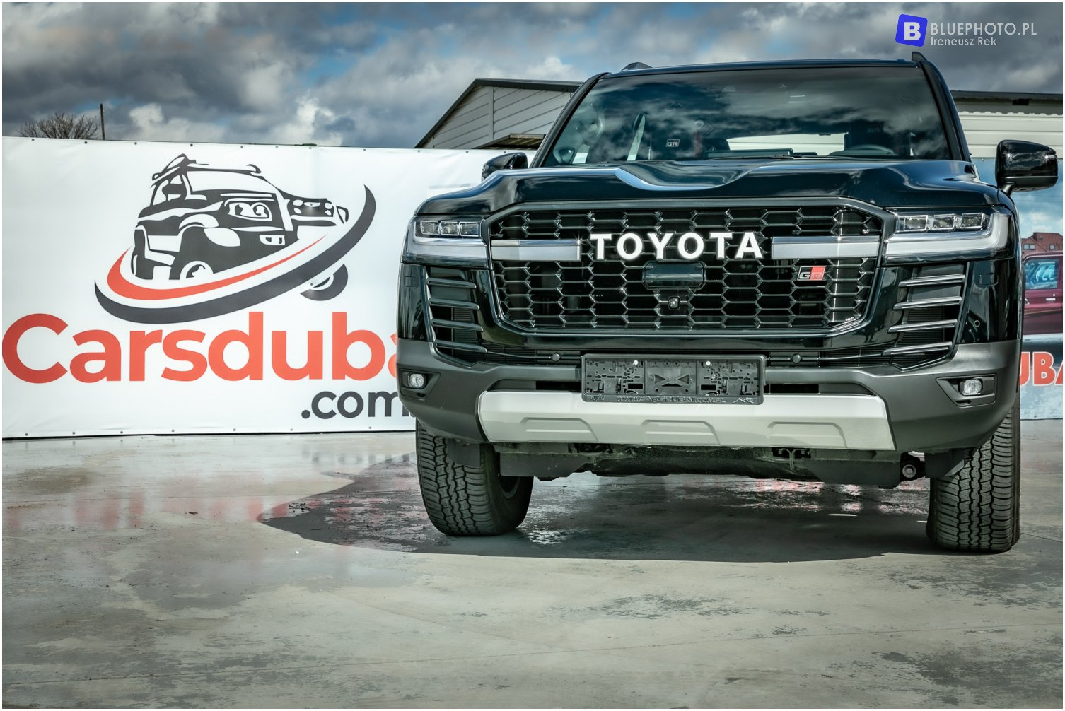 Toyota Land Cruiser 300 GR od CARSDUBAI