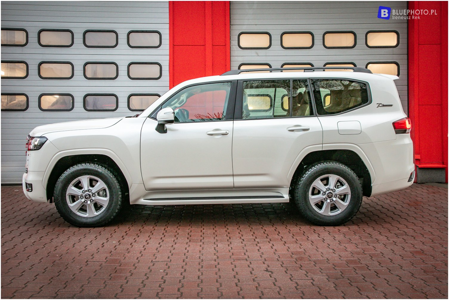 Toyota Land Cruiser 300