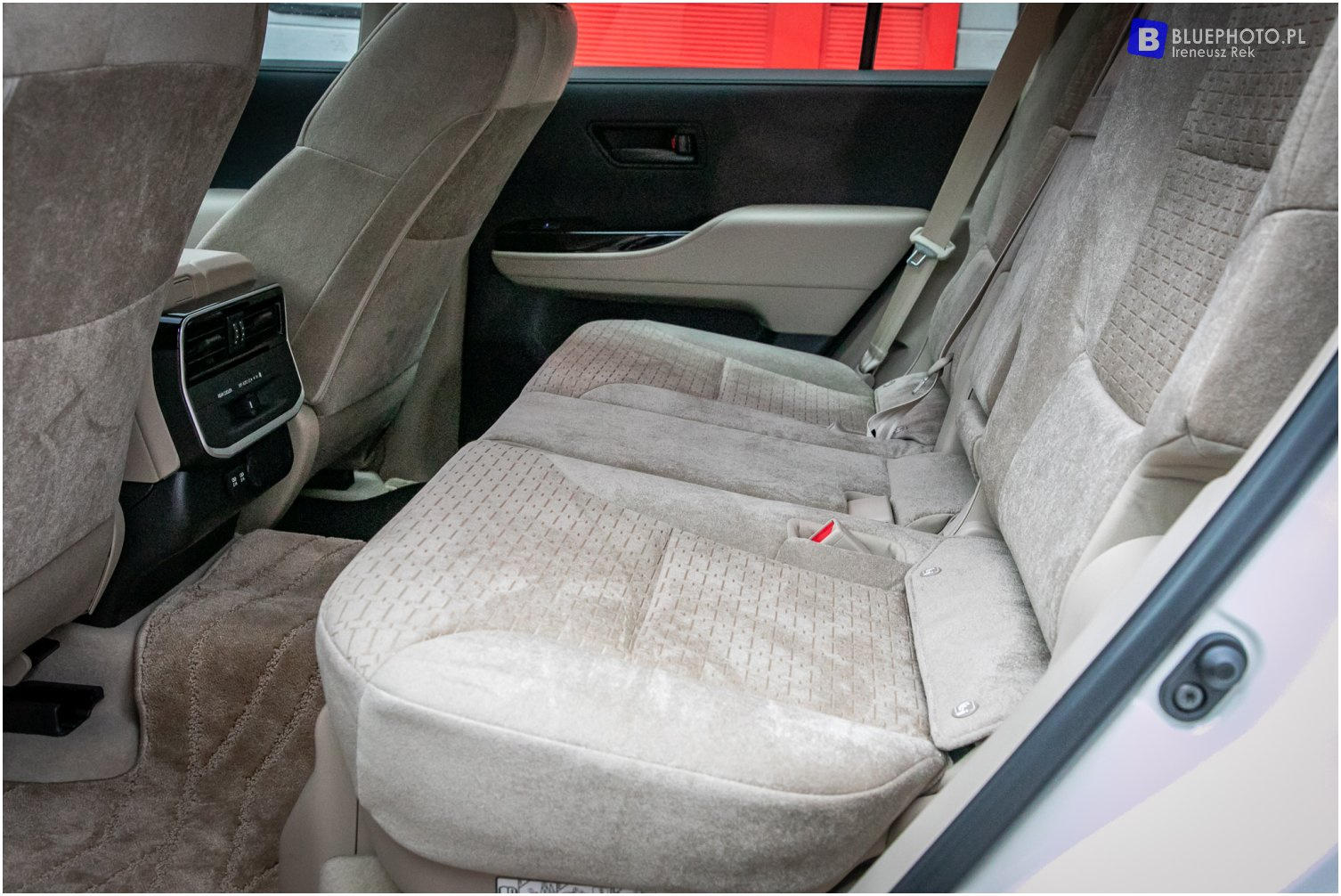 Toyota Land Cruiser 300