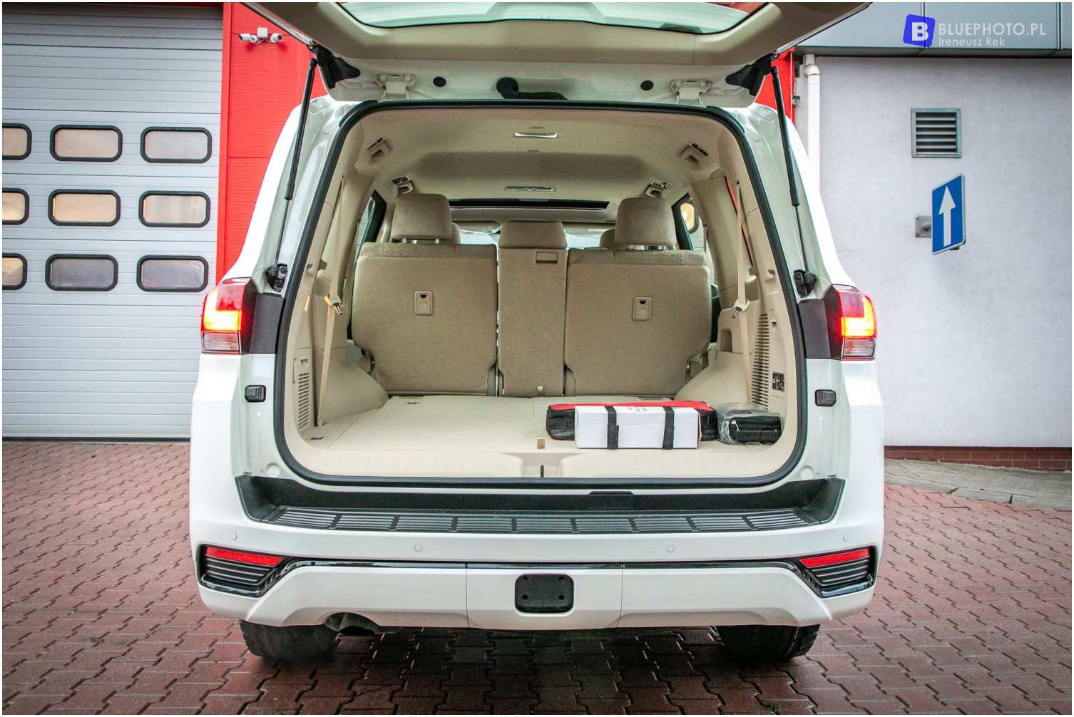 Toyota Land Cruiser 300
