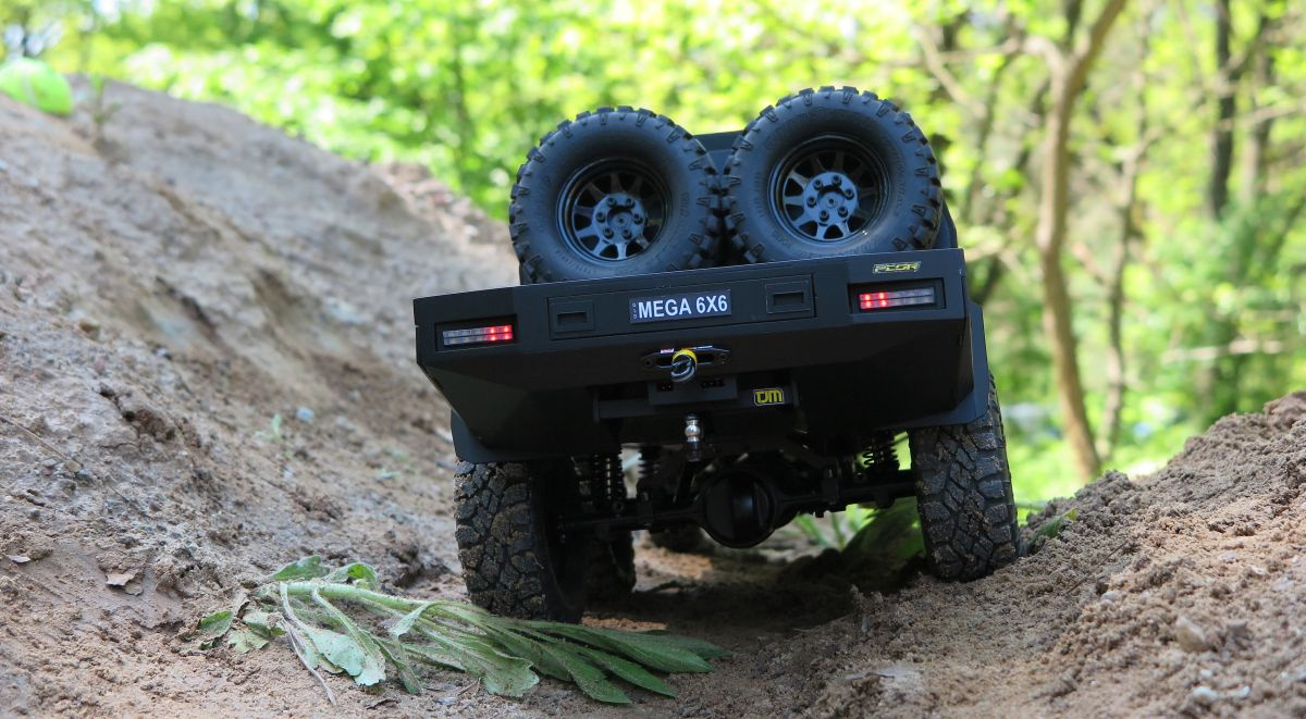 Land Cruiser HZJ79 6x6 w skali 1:10