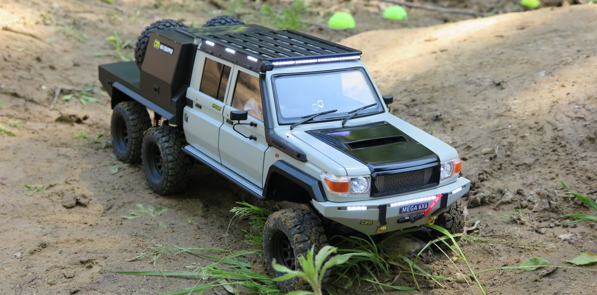 Land Cruiser HZJ79 6x6 w skali 1:10