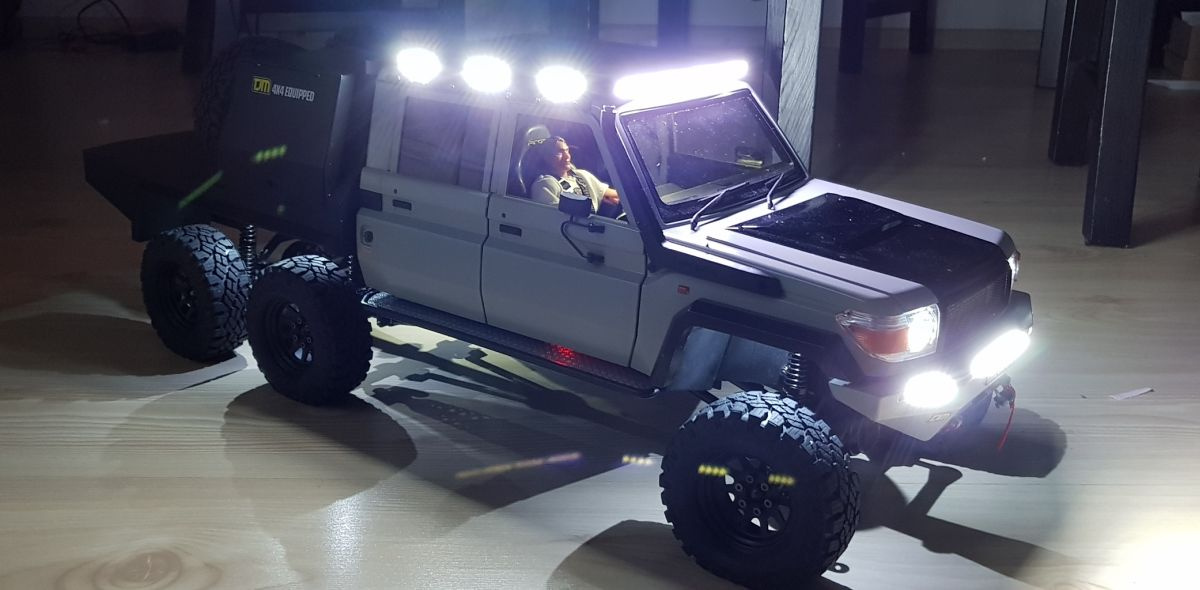 Land Cruiser HZJ79 6x6 w skali 1:10