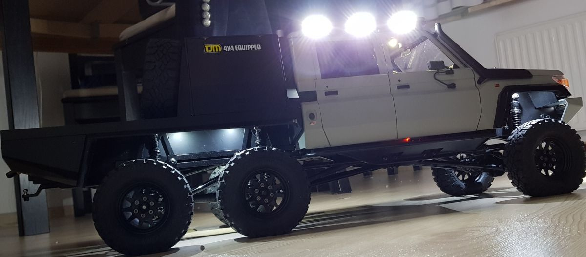 Land Cruiser HZJ79 6x6 w skali 1:10