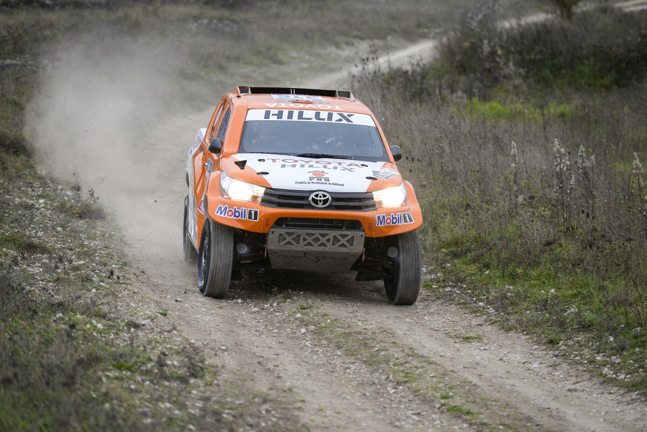 Dakarowy Hilux Ronana Chabota