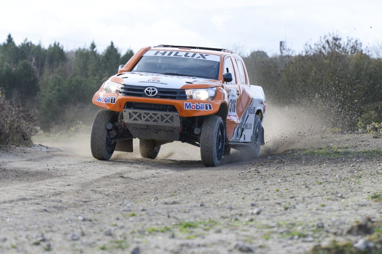 Dakarowy Hilux Ronana Chabota