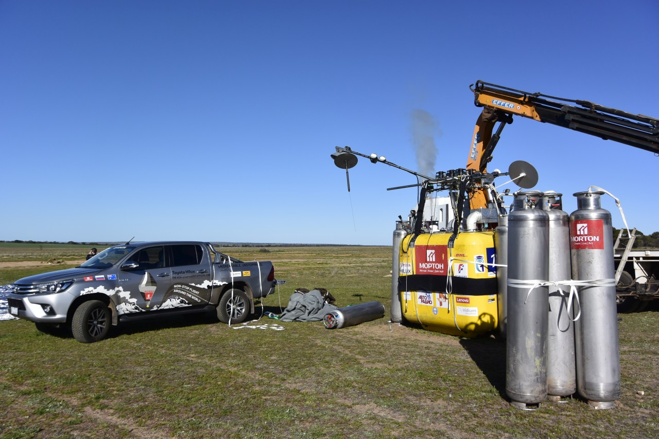 Hilux w pogoni za balonem cd
