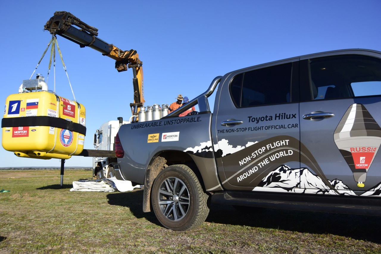 Hilux w pogoni za balonem cd