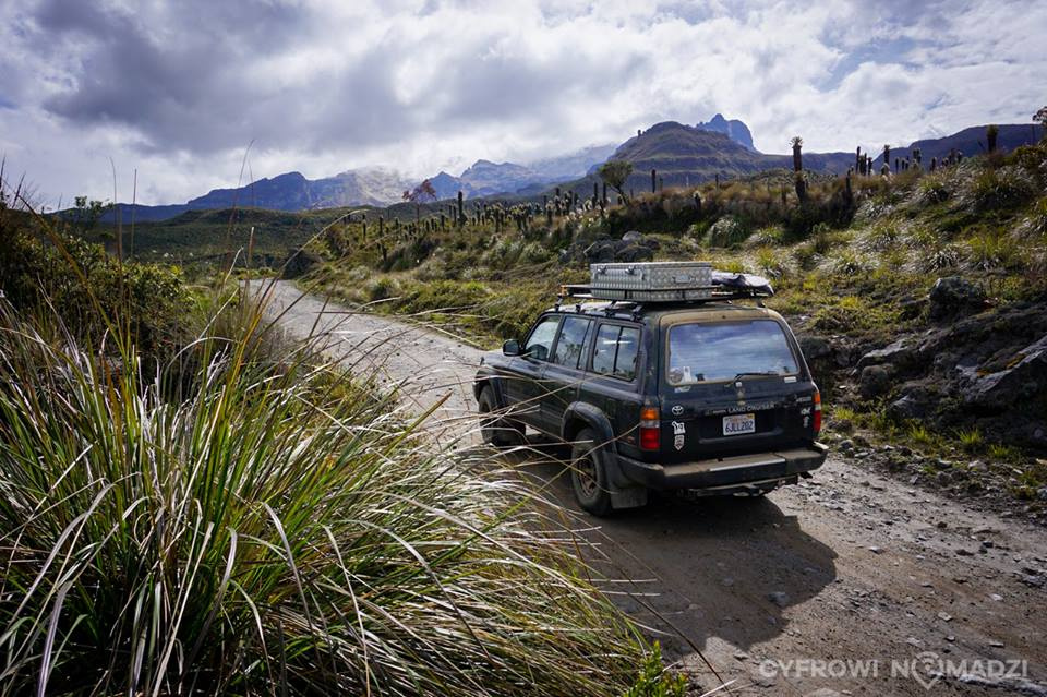 Toyota Land Cruiser FZJ 80 - CYFROWINOMADZI.PL