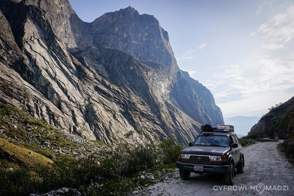 Toyota Land Cruiser FZJ 80 - CYFROWINOMADZI.PL