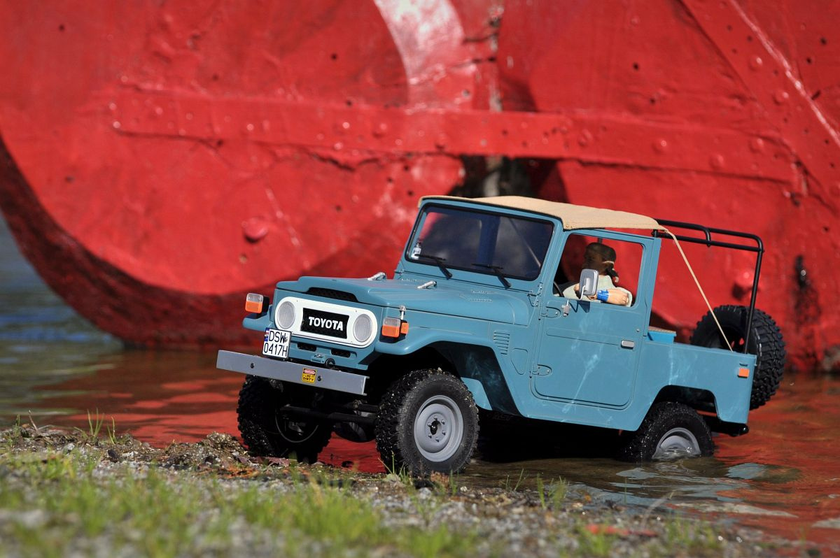 FJ40 - modelarskie cudo do jazdy po skalowym terenie