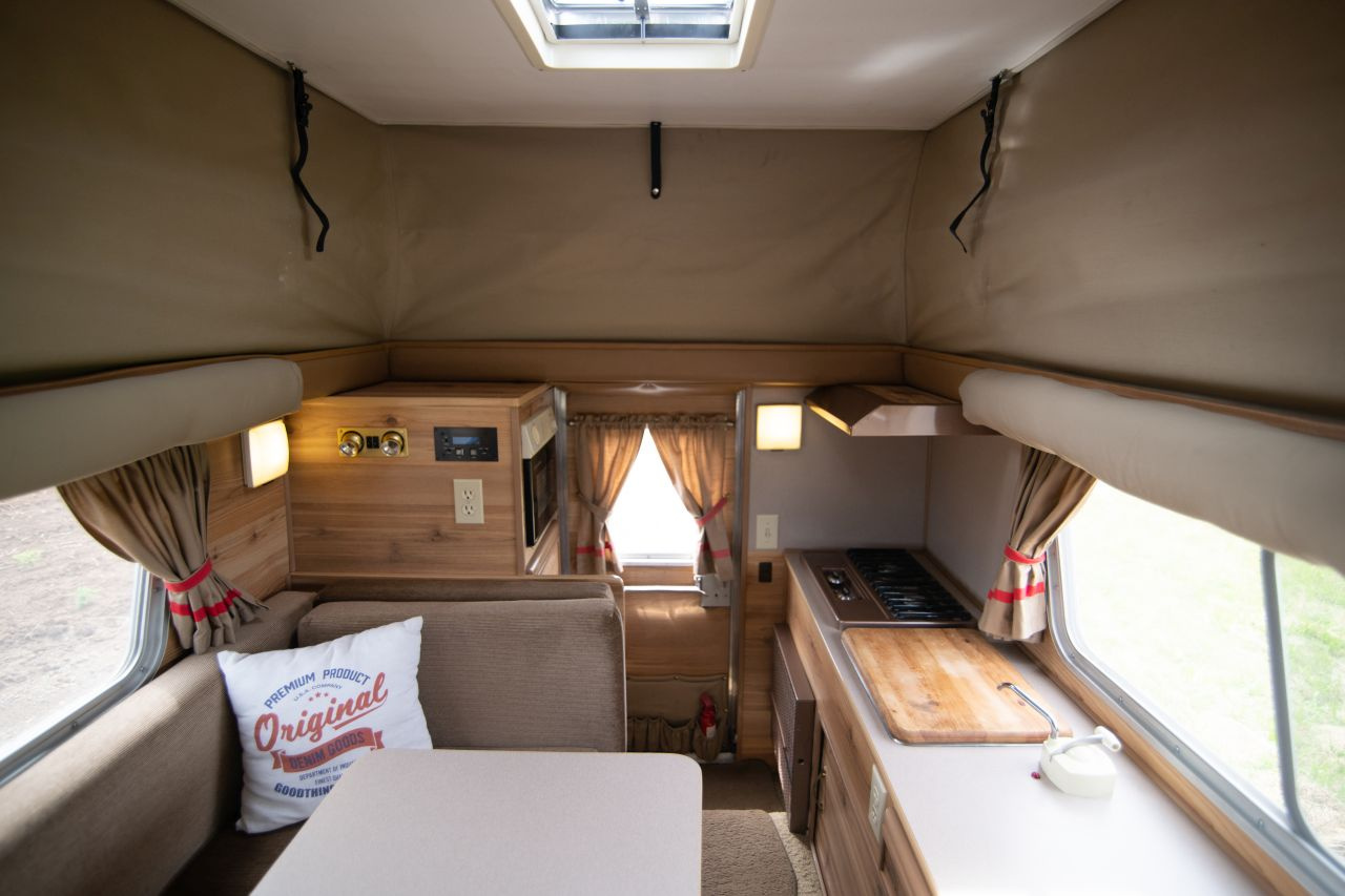Kamper Toyota Hilux Chinook 4×4 – przepustka do przygody