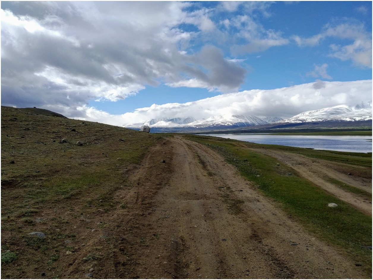 Hiluxem z kapsułą mieszkalną do Mongolii