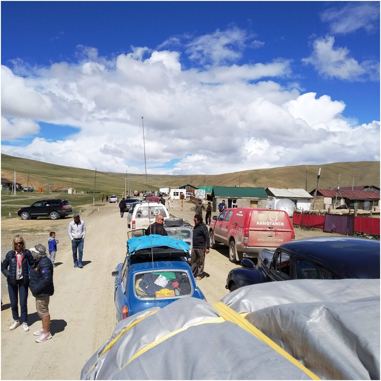 Hiluxem z kapsułą mieszkalną do Mongolii