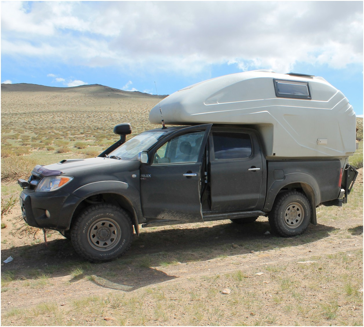 Hiluxem z kapsułą mieszkalną do Mongolii