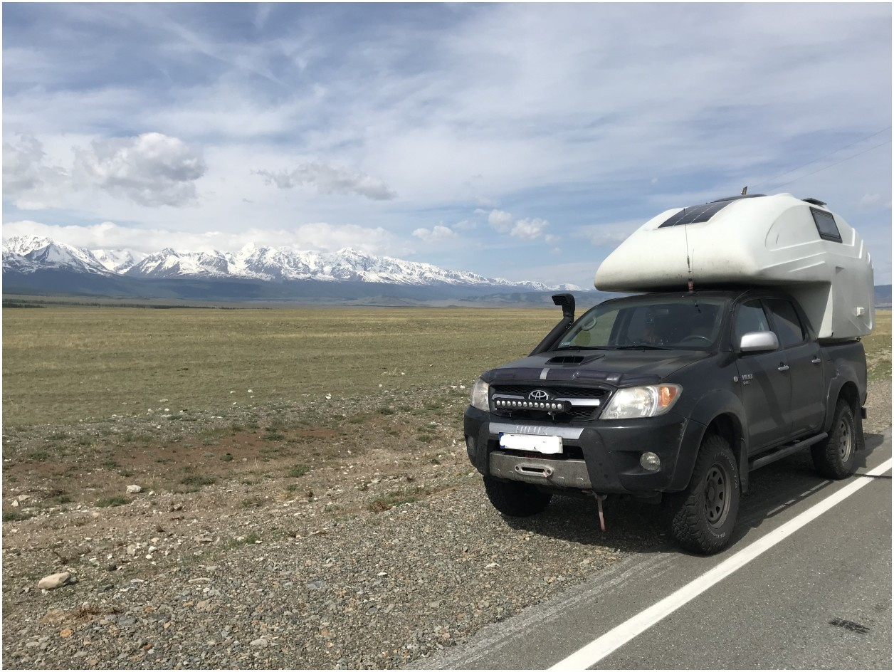 Hiluxem z kapsułą mieszkalną do Mongolii