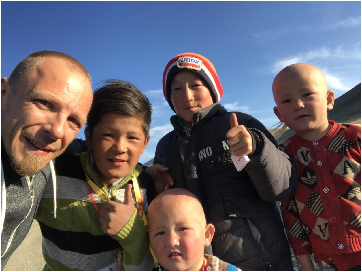 Hiluxem z kapsułą mieszkalną do Mongolii