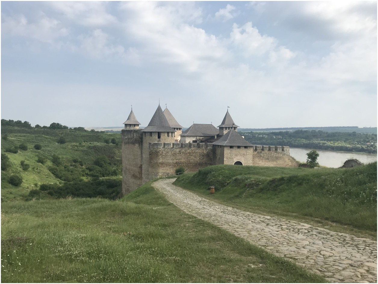 Hiluxem z kapsułą mieszkalną do Mongolii