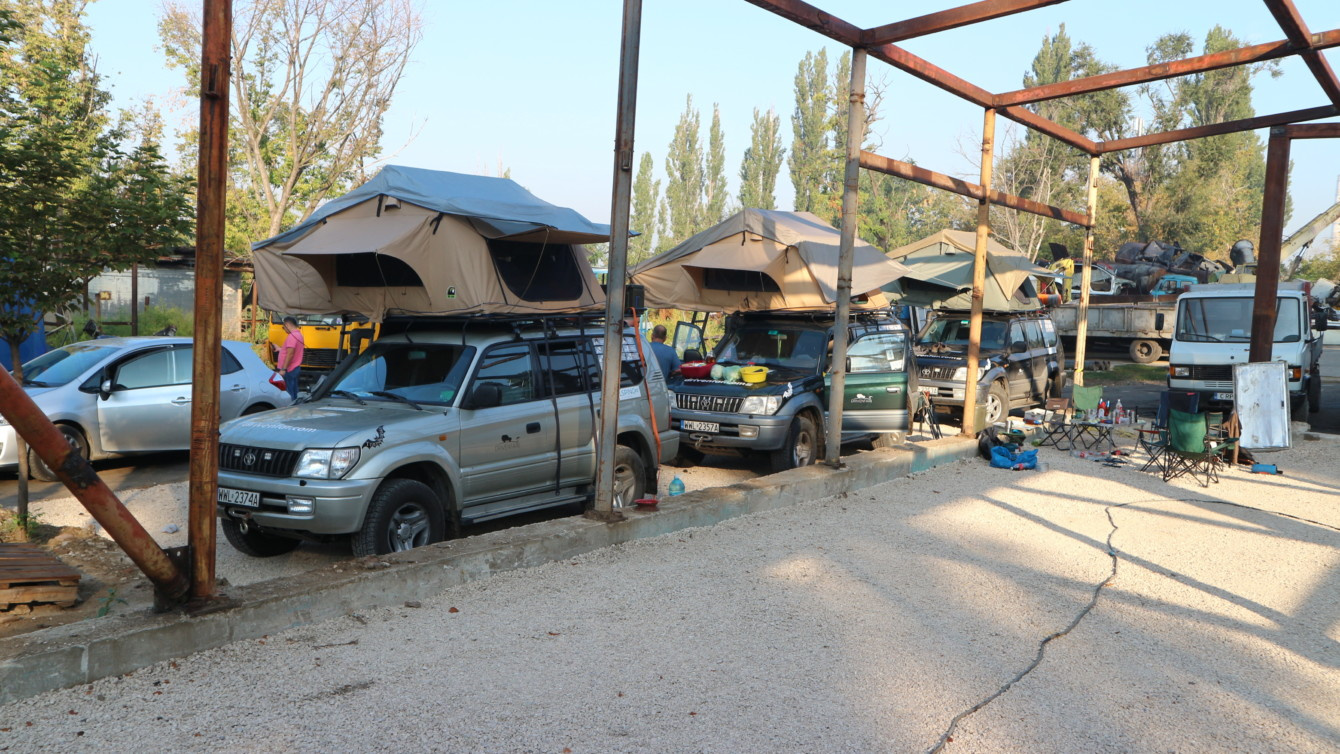 Toyoty Land Cruiser w klubie Drivenfar