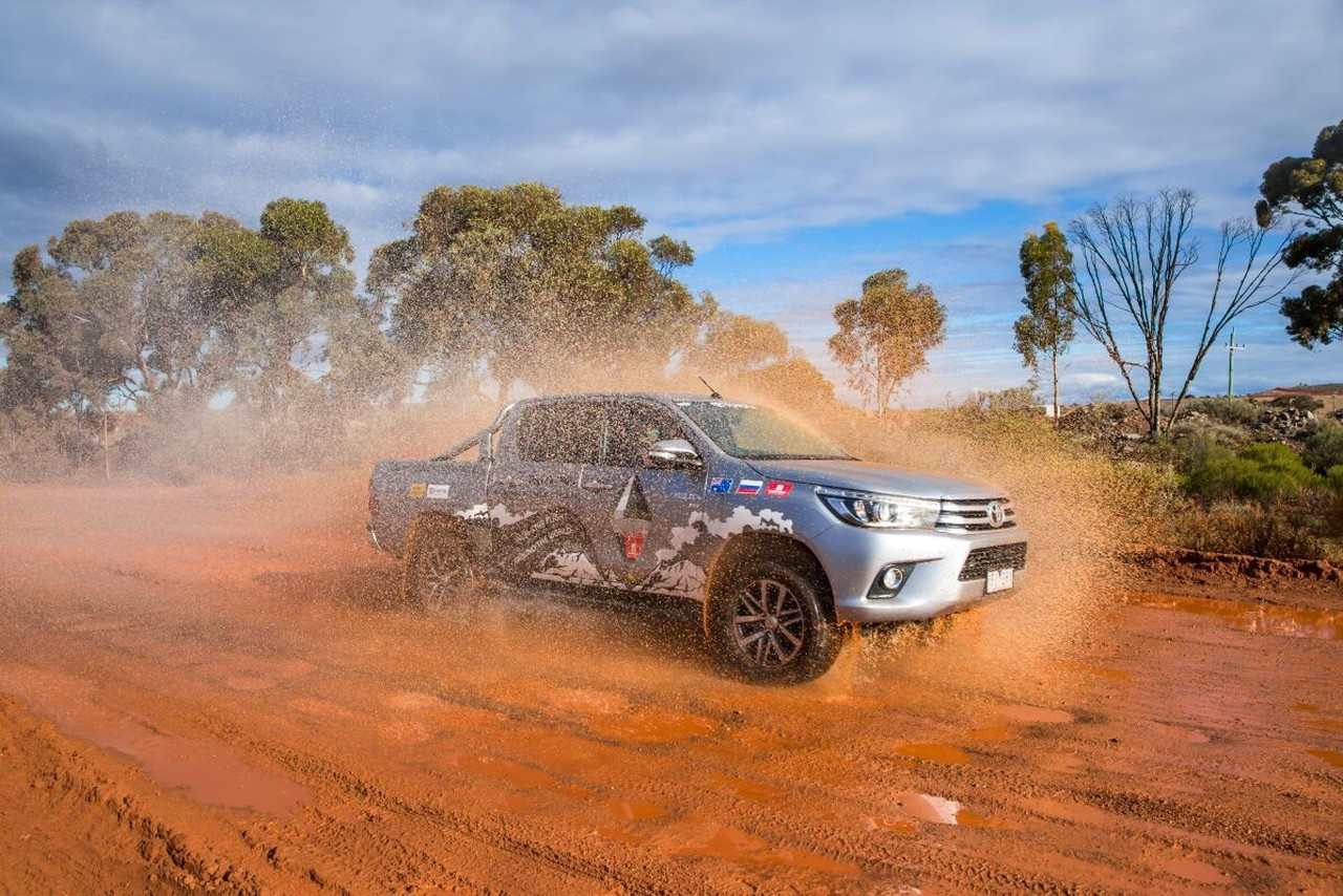 Hilux w pogoni za balonem cd