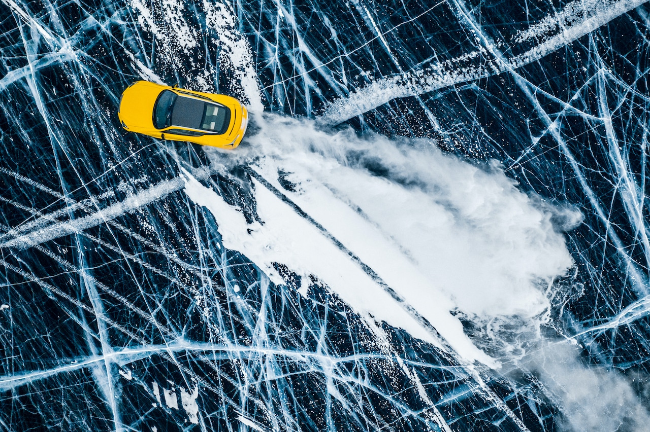 Sportowe coupé i luksusowy SUV na jeziorze Bajkał – nietypowy test dla samochodów Lexusa