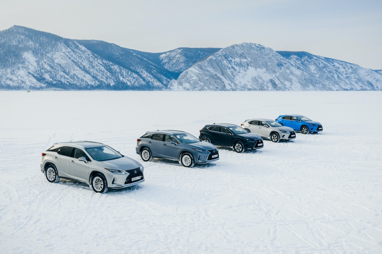Sportowe coupé i luksusowy SUV na jeziorze Bajkał – nietypowy test dla samochodów Lexusa