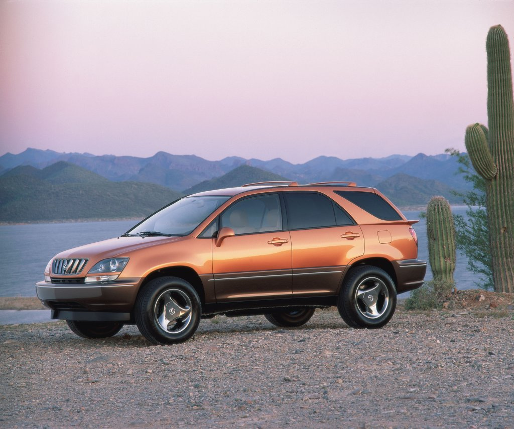  Lexus RX – 4 generacje bestsellera