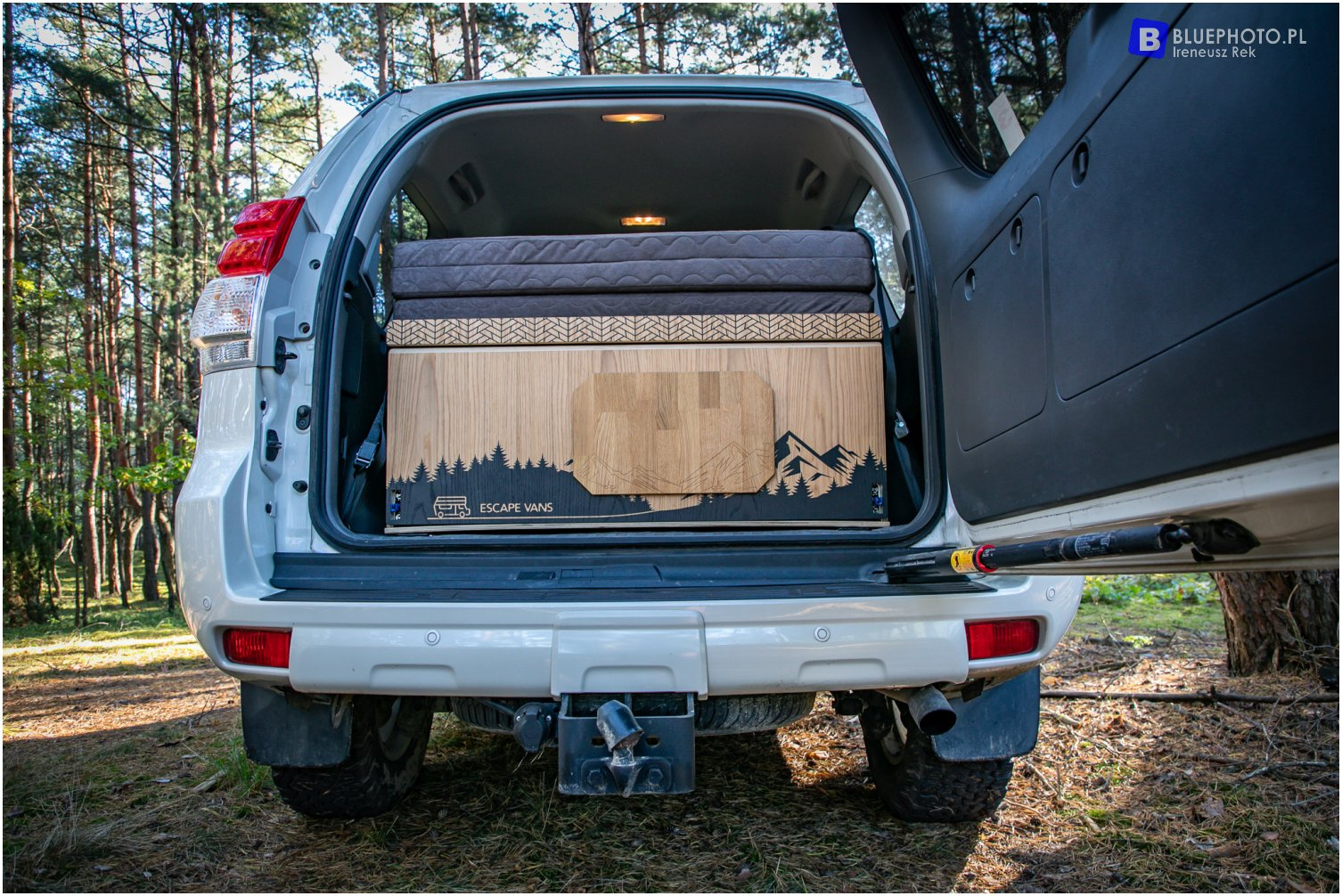 Zabudowa od Escape Vans dla LC150