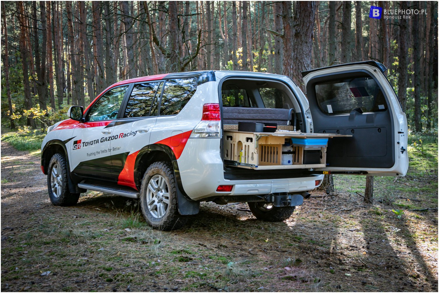 Zabudowa od Escape Vans dla LC150